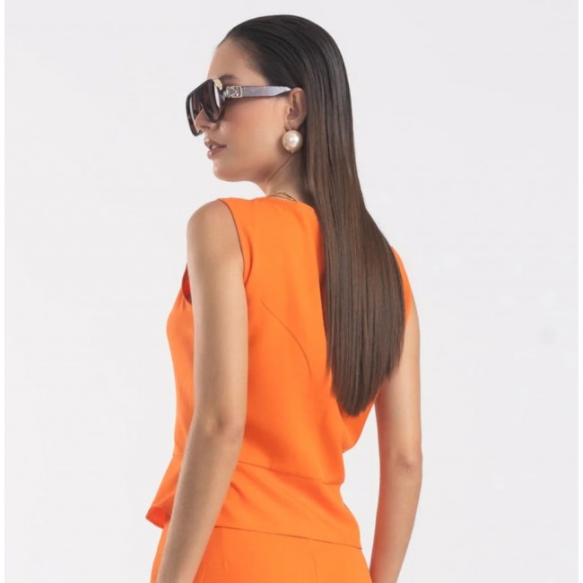 BLUSA SEM MANGA COM ABOTOAMENTO FRONTAL BLUSA SEM MANGA COM ABOTOAMENTO FRONTAL